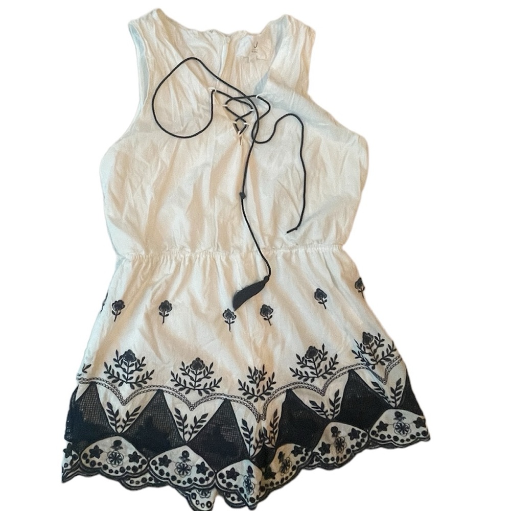 J By J.O.A. Embroidered Navy/White Romper LARGE
